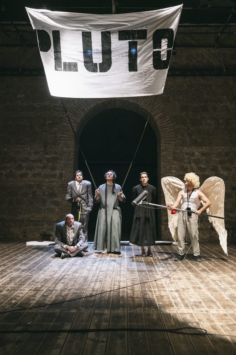 PLUTO O IL DONO DELLA FINE DEL MONDO